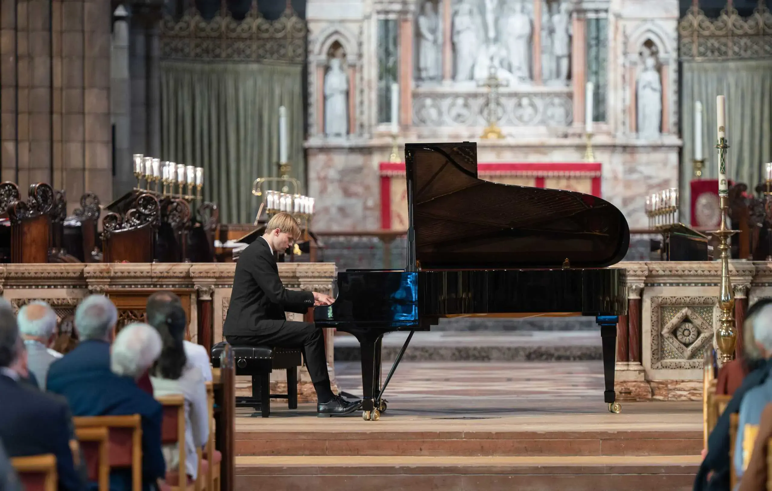 Guitar Lessons for All Levels: Strum Your Path to Mastery